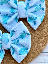 Load image into Gallery viewer, Turtles Piggies Fabric Bows