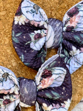 Load image into Gallery viewer, White Pumpkins Piggies Fabric Bows