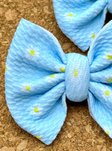 Load image into Gallery viewer, Blue Daisies Piggies Fabric Bows
