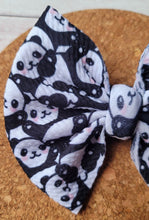 Load image into Gallery viewer, Pandas Fabric Bow