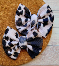 Load image into Gallery viewer, Cowhide Piggies Fabric Bows