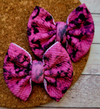 Load image into Gallery viewer, Pink Stone Piggies Fabric Bows