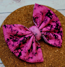 Load image into Gallery viewer, Pink Stone Fabric Bow