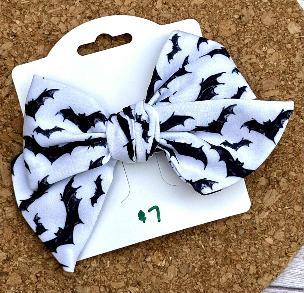 Bats Short Tails Fabric Bow