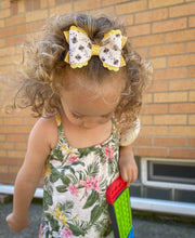 Load image into Gallery viewer, Daisies Glitter Layered Coco Leatherette Bow
