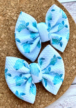 Load image into Gallery viewer, Turtles Piggies Fabric Bows
