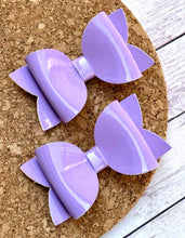 Load image into Gallery viewer, Light Purple Patent Layered Leatherette Piggies Bow
