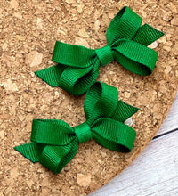 Load image into Gallery viewer, Green Itty Bitty Piggie Bows
