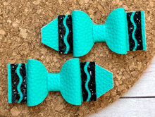 Load image into Gallery viewer, Teal Smooth Crayon Glitter Piggies Layered Leatherette Bow
