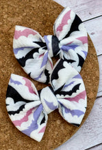 Load image into Gallery viewer, Pink/Purple Bats Piggies Fabric Bows
