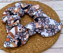 Load image into Gallery viewer, Groovy Bats Bow Scrunchie
