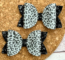 Load image into Gallery viewer, Black &amp; Grey Cheetah Glitter Leatherette Piggies Bow
