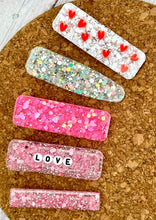 Load image into Gallery viewer, Hot Pink Hearts Rectangle Glitter Resin Clip
