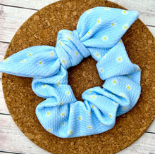Load image into Gallery viewer, Blue Daisy Bow Scrunchie
