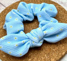 Load image into Gallery viewer, Blue Daisy Bow Scrunchie

