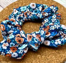 Load image into Gallery viewer, Rust and Royal Flower Fields Bow Scrunchie
