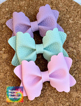 Load image into Gallery viewer, Light Purple Pinch Layered Leatherette Piggies Bow
