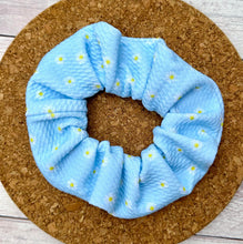 Load image into Gallery viewer, Blue Daisy Scrunchie
