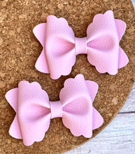 Load image into Gallery viewer, Light Pink Pinch Layered Leatherette Piggies Bow
