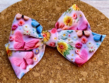 Load image into Gallery viewer, Butterflies Short Tails Fabric Bow
