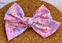 Load image into Gallery viewer, Honey Bear Short Tails Fabric Bow
