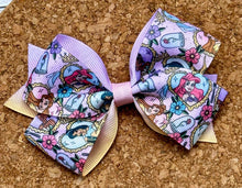 Load image into Gallery viewer, Princesses Pattern Bow
