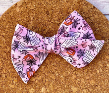 Load image into Gallery viewer, Pink Ghosts Short Tails Fabric Bow
