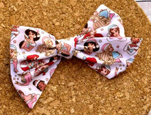 Load image into Gallery viewer, Winter Princesses Short Tails Fabric Bow
