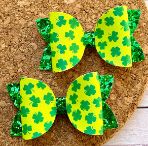 Clovers Green Glitter Layered Leatherette Piggies Bows