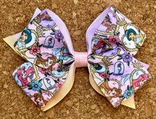 Load image into Gallery viewer, Pretty Princesses Pattern Bow

