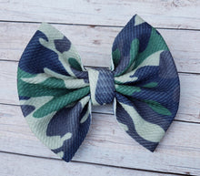 Load image into Gallery viewer, Camo Fabric Bow
