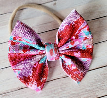 Load image into Gallery viewer, Valentine&#39;s Hearts Brushstrokes Fabric Bow
