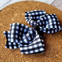 Load image into Gallery viewer, Black And White Plaid Pattern Bow
