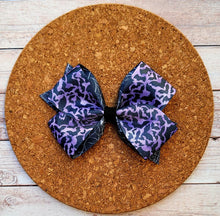 Load image into Gallery viewer, Purple Bats Pattern Bow
