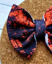Load image into Gallery viewer, Black and Orange Piggies Fabric Bows
