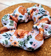 Load image into Gallery viewer, Floral Pumpkins Scrunchie
