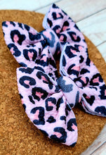 Load image into Gallery viewer, Pink Cheetah Piggies Fabric Bows
