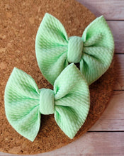 Load image into Gallery viewer, Light Sage Piggies Fabric Bows
