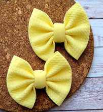 Load image into Gallery viewer, Banana Yellow Piggies Fabric Bows
