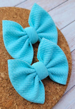 Load image into Gallery viewer, Light Turquoise Piggies Fabric Bows
