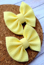 Load image into Gallery viewer, Banana Yellow Piggies Fabric Bows
