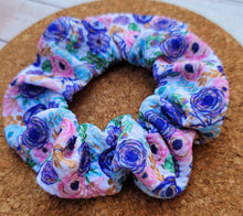 Load image into Gallery viewer, Spring Florals Scrunchie
