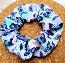 Load image into Gallery viewer, Butterfly Dots Scrunchie
