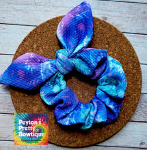 Load image into Gallery viewer, Ocean Tie Dye Bow Scrunchie
