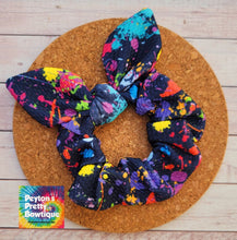 Load image into Gallery viewer, Dark Splatter Bow Scrunchie
