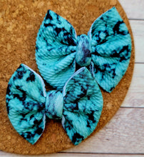 Load image into Gallery viewer, Turquoise Stone Piggies Fabric Bows
