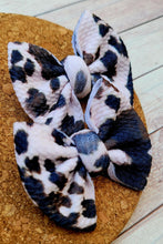 Load image into Gallery viewer, Cowhide Piggies Fabric Bows
