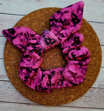 Load image into Gallery viewer, Pink Stone Bow Scrunchie

