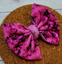 Load image into Gallery viewer, Pink Stone Fabric Bow
