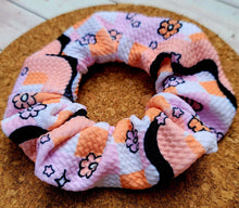 Load image into Gallery viewer, Groovy Scrunchie
